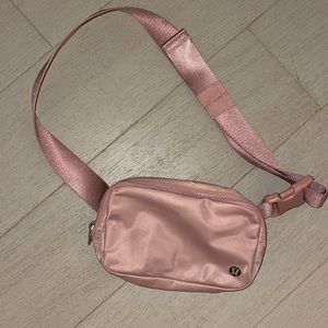Lululemon Everywhere Beltbag 1L - Pink Pastel
